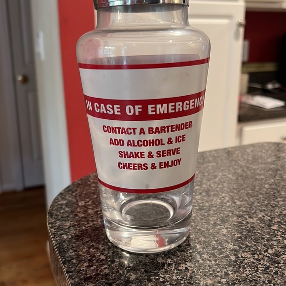 First Aid cocktail shaker - Picture 4 of 7